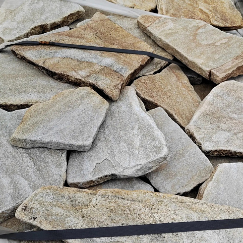 Kamenclub.ru: Песчаник пластушка галтованный желтый с рисунком (3 см)  купить в Ростове-на-Дону плитняк - пластушка желтый песчаник 21000 руб/м3   фото КАМЕНЬ КЛУБ