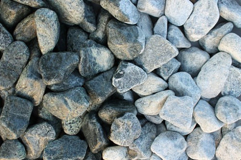 Kamenclub.ru: Щебень галтованный зеленый (змеевик) фр. 50-100 мм.  купить в Ростове-на-Дону галтовка мраморная зеленый, салатовый мрамор 12 500 руб/т   фото КАМЕНЬ КЛУБ