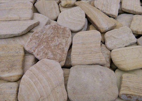 Kamenclub.ru: Песчаник пластушка галтованный желтый с рисунком (3 см)  купить в Ростове-на-Дону плитняк - пластушка желтый песчаник 21000 руб/м3   фото КАМЕНЬ КЛУБ