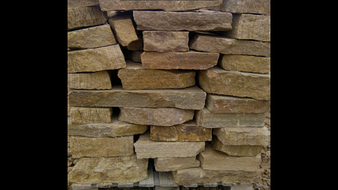 Kamenclub.ru: Песчаник пластушка желтый с рисунком (4-6 см)  купить в Ростове-на-Дону плитняк пластушка желтый с рисунком песчаник 9 000 руб/м3   фото КАМЕНЬ КЛУБ