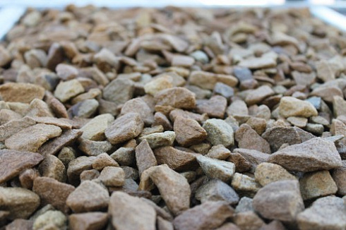 Kamenclub.ru: Щебень крошка желтый (песчаник) фр. 20-40 мм.  купить в Ростове-на-Дону песчаник бежевый рыжий каменная крошка песчаника 9500 руб/т   фото КАМЕНЬ КЛУБ