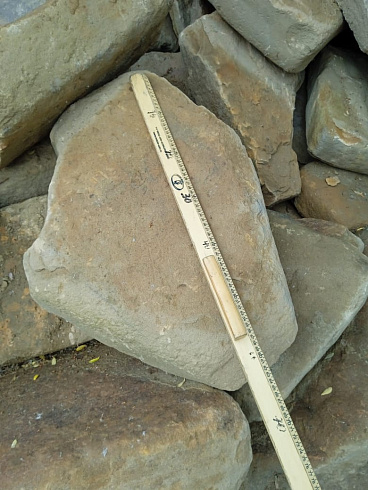 Kamenclub.ru: Песчаник для мощения дорожек, площадок, парковок ( фр 5-10 см)  купить в Ростове-на-Дону песчаник  серый желтый коричневый рыжий песчаник оголтованный окатанный 6500 руб/т   фото КАМЕНЬ КЛУБ