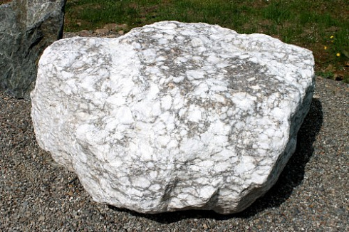 Kamenclub.ru: Мраморизированный известняк фр.500-1500 мм.  купить в Ростове-на-Дону    10000 руб/т   фото КАМЕНЬ КЛУБ