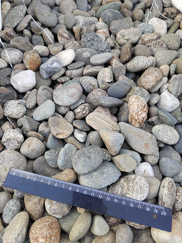 Kamenclub.ru: Галька речная окат (пестрая) фр. 20-40 мм. купить  в Ростове-на-Дону галька речная пестрая, серая, серые оттенки галька речная окатанная округлая 5000 руб/т   фото КАМЕНЬ КЛУБ