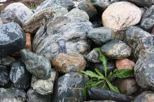 Kamenclub.ru: Ландшафтные валунчики фр.100-500 мм.  купить в Ростове-на-Дону крупный природный камень серый, темно-серый, светло-серый речной валун крупный 4800 руб/т   фото КАМЕНЬ КЛУБ