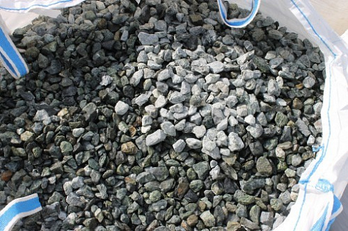 Kamenclub.ru: Щебень крошка зеленый (змеевик) фр. 20-40 мм.  купить в Ростове-на-Дону мрамор зеленый, салатовый ландшафтная мраморная крошка 8500 руб/т   фото КАМЕНЬ КЛУБ