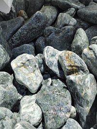 Галтованный жадеит (фр. 70-100 мм) фото Камень Клуб  купить в Ростове-на-Дону