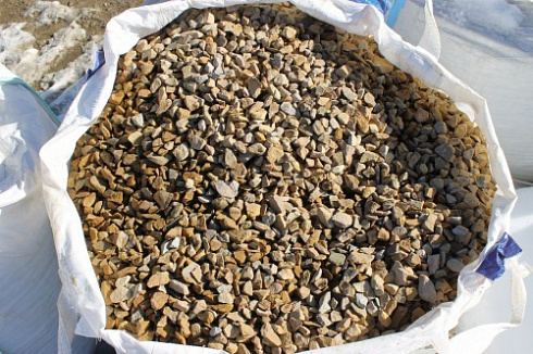 Kamenclub.ru: Щебень крошка желтый (песчаник) фр. 20-40 мм.  купить в Ростове-на-Дону песчаник бежевый рыжий каменная крошка песчаника 9500 руб/т   фото КАМЕНЬ КЛУБ