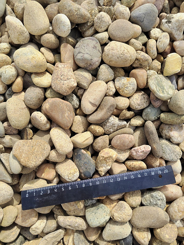 Kamenclub.ru: Галька речная окат рыжая фр. 20-40 мм. купить  в Ростове-на-Дону галька речная окатанная рыжая желтая серая округлая речная галька 5000 руб/т   фото КАМЕНЬ КЛУБ