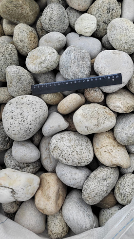 Kamenclub.ru: Галька речная окат (серо-белая) фр. 70-120 мм купить  в Ростове-на-Дону галька галечник бело-серая, серо-белая, серая, белая речная природная галька  8000 руб/т   фото КАМЕНЬ КЛУБ