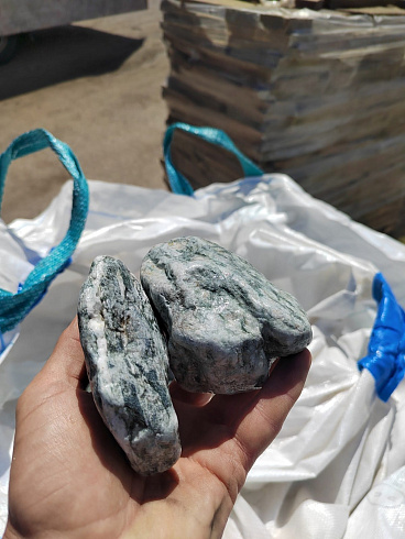 фото Галтованный жадеит (фр. 70-100 мм)  купить в Ростове-на-Дону в интернет-портале КАМЕНЬ КЛУБ