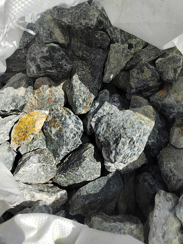 фото Галтованный жадеит (фр. 70-100 мм)  купить в Ростове-на-Дону в интернет-портале КАМЕНЬ КЛУБ