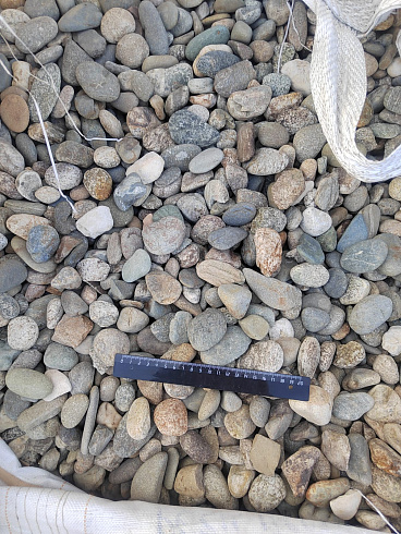 Kamenclub.ru: Галька речная окат (серая) фр.40-60 мм купить  в Ростове-на-Дону галька речная серый бежевый рыжий коричневый округлый речной камень 5000 руб/т   фото КАМЕНЬ КЛУБ