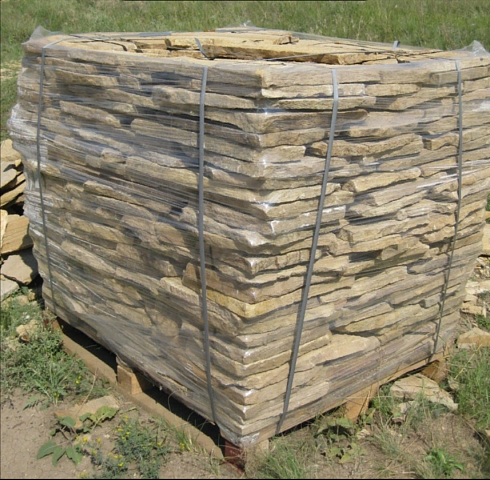 Kamenclub.ru: Песчаник пластушка желтый с рисунком (3 см)  купить в Ростове-на-Дону песчаник желтый с рисунком, рыжий, желтый песчаник пластушка ландшафтная рваная 8 500 руб/м3   фото КАМЕНЬ КЛУБ