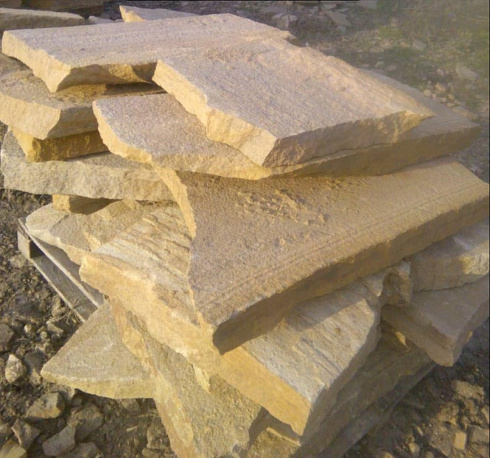 Kamenclub.ru: Форматный камень (плаха) пошаговая дорожка от 70-150 см (4 -12 см)  купить в Ростове-на-Дону плитняк  форматный плаха желтый песчаник 9 000 руб/т   фото КАМЕНЬ КЛУБ