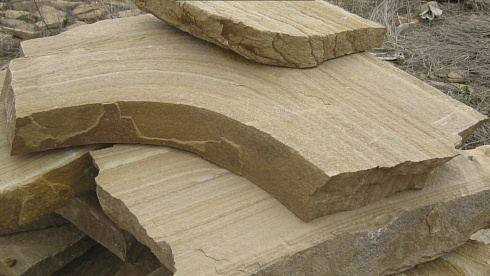 Kamenclub.ru: Форматный камень (плаха) пошаговая дорожка от 70-150 см (4 -12 см)  купить в Ростове-на-Дону плитняк  форматный плаха желтый песчаник 9 000 руб/т   фото КАМЕНЬ КЛУБ