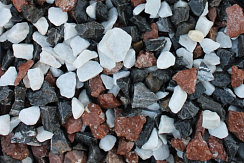 Kamenclub.ru: Мраморная крошка (щебень крошка микс : белый-черный-розовый) фр. 3-5 мм.  купить в Ростове-на-Дону мрамор белый, черный, розовый, разноцветный мраморная каменная крошка декорвтивная 12000 руб/т   фото КАМЕНЬ КЛУБ