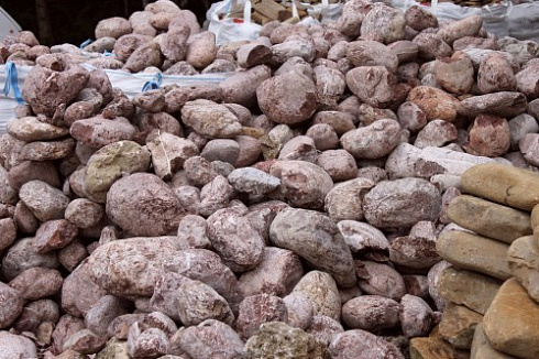 Kamenclub.ru: Розовый валунчик фр.100-300 мм.  купить в Ростове-на-Дону крупный природный камень розовый, серый молочный красный речной галечник природный 7850 руб/т   фото КАМЕНЬ КЛУБ