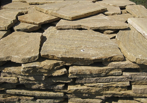 Kamenclub.ru: Песчаник пластушка желтый с рисунком (3 см)  купить в Ростове-на-Дону песчаник желтый с рисунком, рыжий, желтый песчаник пластушка ландшафтная рваная 8 500 руб/м3   фото КАМЕНЬ КЛУБ