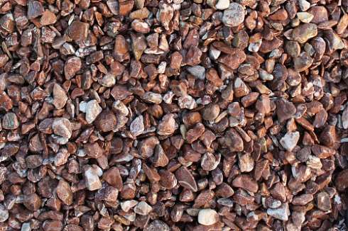 Kamenclub.ru: Мраморная крошка (щебень галтованный розовый) фр.5-10 мм.  купить в Ростове-на-Дону мрамор розовый, красный окатанный мраморный щебень декоративный ландшатфный 15000 руб/т   фото КАМЕНЬ КЛУБ