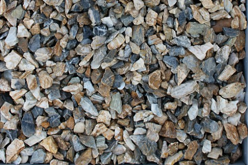 Kamenclub.ru: Мраморная крошка (щебень крошка медовый), фр. 10-20 мм.  купить в Ростове-на-Дону песчаник бежевый, серый каменная ландшафтная крошка  12000 руб/т   фото КАМЕНЬ КЛУБ