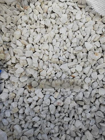 Kamenclub.ru: Мраморная крошка, щебень, цвет-белый, фр. 10-20 мм.  купить в Ростове-на-Дону мрамор белый, молочный айвори каменная ландшафтная декоративная крошка шебня 12000 руб/т   фото КАМЕНЬ КЛУБ