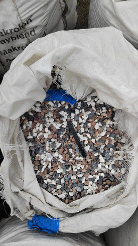 Kamenclub.ru: Мраморная крошка (щебень галтованный микс:белый-зеленый-розовый) фр.20-40 мм.  купить в Ростове-на-Дону мрамор белый, зеленый, розовый мрамор декоративный (галтовка) 15500 руб/т   фото КАМЕНЬ КЛУБ