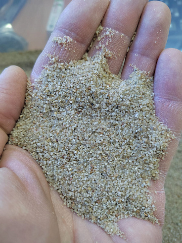 Кварцевый песок для площадок фр. 0,3 - 1 мм.  купить в Ростове-на-Дону фото Камень Клуб