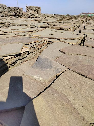 Kamenclub.ru: Песчаник пластушка серо-зеленый (4,0 см- 5,0 см)  купить в Ростове-на-Дону песчаник серо-зеленый, серый, зеленый песчаник рваный ландшафтный колотый 9000 руб/м3   фото КАМЕНЬ КЛУБ