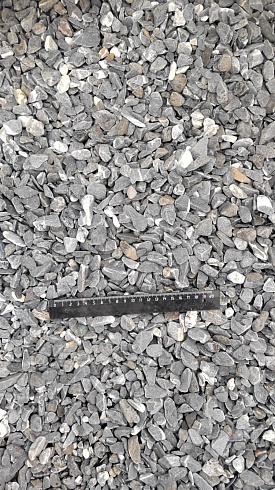 Kamenclub.ru: Щебень галтованный черный (мрамор) фр.10-20 мм.  купить в Ростове-на-Дону мрамор черный с белыми прожилками, черный, белый окатанный округлый ландшафтный декоративный щебень 15000 руб/т   фото КАМЕНЬ КЛУБ