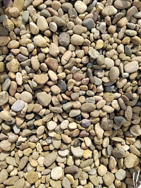 Kamenclub.ru: Галька речная окат рыжая фр. 20-40 мм. купить  в Ростове-на-Дону галька речная окатанная рыжая желтая серая округлая речная галька 5000 руб/т   фото КАМЕНЬ КЛУБ