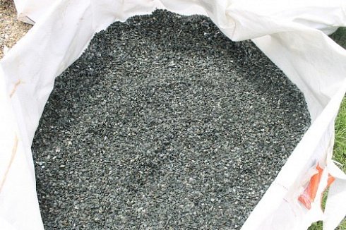 Kamenclub.ru: Щебень крошка зеленый (змеевик) фр. 5-10 мм  купить в Ростове-на-Дону змеевик зеленый, салатовый ландшафтный декоративный щебень крошка 7 200 руб/т   фото КАМЕНЬ КЛУБ