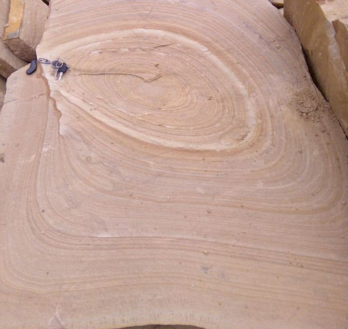 Kamenclub.ru: Форматный камень (плаха) пошаговая дорожка от 70-150 см (4 -12 см)  купить в Ростове-на-Дону плитняк  форматный плаха желтый песчаник 9 000 руб/т   фото КАМЕНЬ КЛУБ