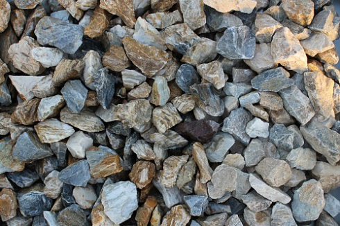 Kamenclub.ru: Мраморная крошка (щебень крошка медовый) фр. 20-40 мм.  купить в Ростове-на-Дону мрамор бежевый рыжий желтый ландшафтная мраморная крошка 12000 руб/т   фото КАМЕНЬ КЛУБ