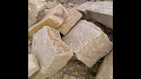 Kamenclub.ru: Песчаник пластушка желтый с рисунком (4-6 см)  купить в Ростове-на-Дону плитняк пластушка желтый с рисунком песчаник 9 000 руб/м3   фото КАМЕНЬ КЛУБ