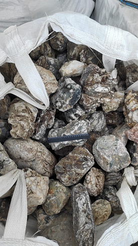 Kamenclub.ru: Кварцевый валунчик фр.100-300 мм.  купить в Ростове-на-Дону кварц белый, бежевый молочный рыжий крупный природный камень галечник 7850 руб/т   фото КАМЕНЬ КЛУБ