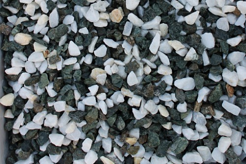 Kamenclub.ru: Мраморная крошка (щебень крошка микс: белый-зеленый-розовый) фр. 3-5 мм.  купить в Ростове-на-Дону мрамор белый, зеленый, розовый мраморная декоративная крошка каменная 12000 руб/т   фото КАМЕНЬ КЛУБ