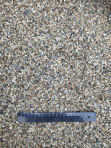 Kamenclub.ru: Галька речная окат (серая) фр.3-5 мм купить  в Ростове-на-Дону галька речная серая бежевый темно-серый окатанный речной камень округлый 9500 руб/т   фото КАМЕНЬ КЛУБ