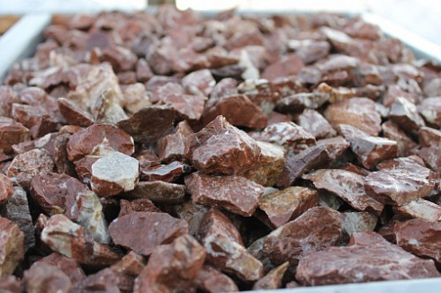 Kamenclub.ru: Мраморная крошка (щебень крошка розовый) фр. 20-40 мм.  купить в Ростове-на-Дону мрамор розовый, красный мраморная крошка декоративная 11000 руб/т   фото КАМЕНЬ КЛУБ