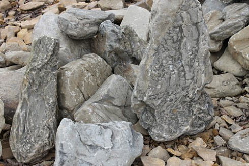 Kamenclub.ru: Песчаник декоративный ландшафтный (фр. 300-500 мм)  купить в Ростове-на-Дону песчаник желтый рыжий серый зеленый валун речной окатанный природный песчаника 4 500 руб/т   фото КАМЕНЬ КЛУБ