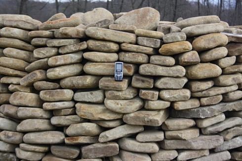 Kamenclub.ru: Песчаник для мощения дорожек, площадок, парковок ( фр 5-10 см)  купить в Ростове-на-Дону песчаник  серый желтый коричневый рыжий песчаник оголтованный окатанный 6500 руб/т   фото КАМЕНЬ КЛУБ