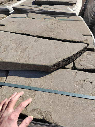 Kamenclub.ru: Песчаник галтованный для облицовки (фр. 2-5 см)  купить в Ростове-на-Дону песчник рыжий желтый серый песчаник окатанный речной 6 000 руб/т   фото КАМЕНЬ КЛУБ