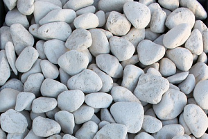 Kamenclub.ru: Щебень галтованный белый (мрамор) фр.5-10 мм.  купить в Ростове-на-Дону мрамор белый, айвори, молочный каменная мраморная декоративная ландшафтная крошка 17000 руб/т   фото КАМЕНЬ КЛУБ