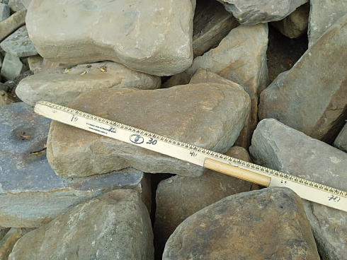 Kamenclub.ru: Песчаник для мощения дорожек, площадок, парковок ( фр 5-10 см)  купить в Ростове-на-Дону песчаник  серый желтый коричневый рыжий песчаник оголтованный окатанный 6500 руб/т   фото КАМЕНЬ КЛУБ