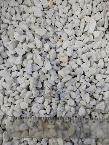 Kamenclub.ru: Мраморная крошка, щебень, цвет-белый, фр. 5-10 мм.  купить в Ростове-на-Дону мрамор белый, айвори, молочный мраморная каменная крошка ландшафтная 12000 руб/т   фото КАМЕНЬ КЛУБ