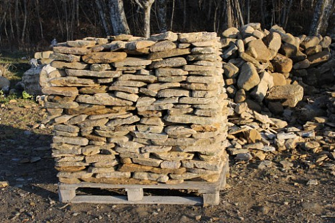 Kamenclub.ru: Песчаник колотый для облицовки (фр. 2-3 см)  купить в Ростове-на-Дону песчаник бежевый серый рыжий песчаник строительный 5000 руб/т   фото КАМЕНЬ КЛУБ