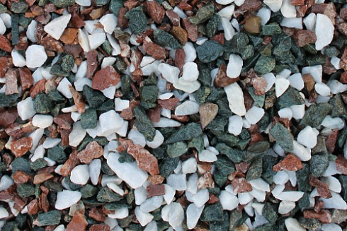 Kamenclub.ru: Мраморная крошка (щебень крошка микс : белый-черный-розовый) фр. 3-5 мм.  купить в Ростове-на-Дону мрамор белый, черный, розовый, разноцветный мраморная каменная крошка декорвтивная 12000 руб/т   фото КАМЕНЬ КЛУБ