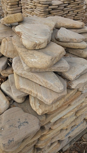 Kamenclub.ru: Песчаник пластушка галтованный желтый с рисунком (3 см)  купить в Ростове-на-Дону плитняк - пластушка желтый песчаник 21000 руб/м3   фото КАМЕНЬ КЛУБ