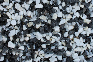 Kamenclub.ru: Мраморная крошка (щебень крошка микс : черный-белый) фр. 10-20 мм.  купить в Ростове-на-Дону мрамор белый, черный каменная декоративная крошка ландшафтная 12000 руб/т   фото КАМЕНЬ КЛУБ