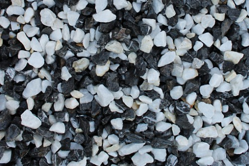Kamenclub.ru: Мраморная крошка (щебень крошка микс : белый-черный-розовый) фр. 3-5 мм.  купить в Ростове-на-Дону мрамор белый, черный, розовый, разноцветный мраморная каменная крошка декорвтивная 12000 руб/т   фото КАМЕНЬ КЛУБ